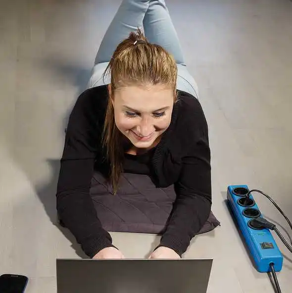 Brennenstuhl 1150610384 Hugo ! Prise Multiple 19.500A Avec Protection Contre Les Surtensions 4 Voies Bleu 2m H05VV-F 3G1,5 3 Brennenstuhl 1150610384 Hugo ! Prise Multiple 19.500A Avec Protection Contre Les Surtensions 4 Voies Bleu 2m H05VV-F 3G1,5