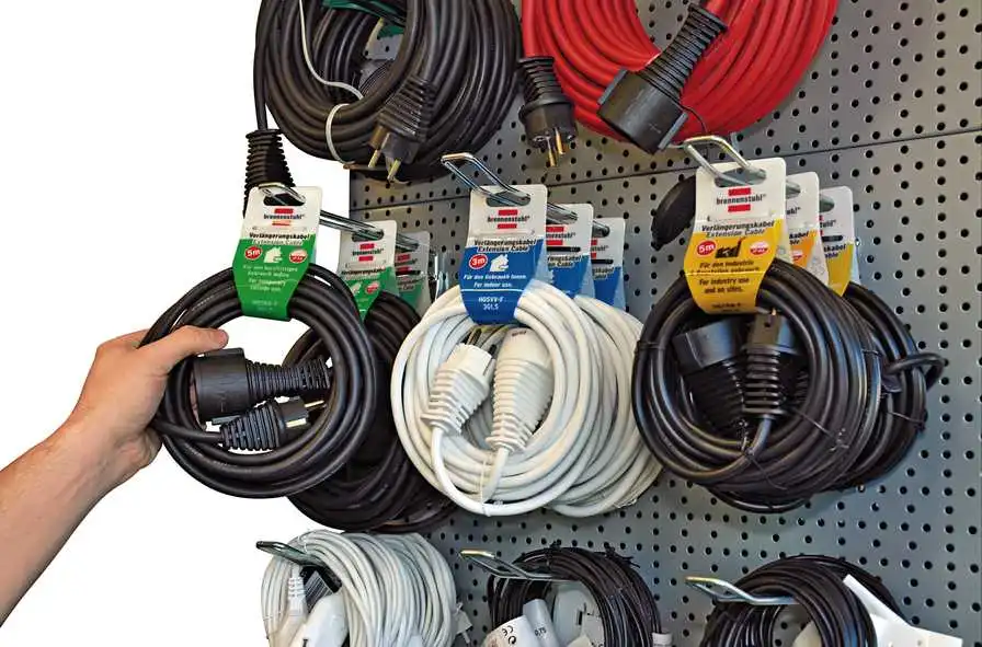 Brennenstuhl 1168120015 Rallonge Plastique De Qualité 2m Blanc H05VV-F 3G1,5 3 Brennenstuhl 1168120015 Rallonge Plastique De Qualité 2m Blanc H05VV-F 3G1,5