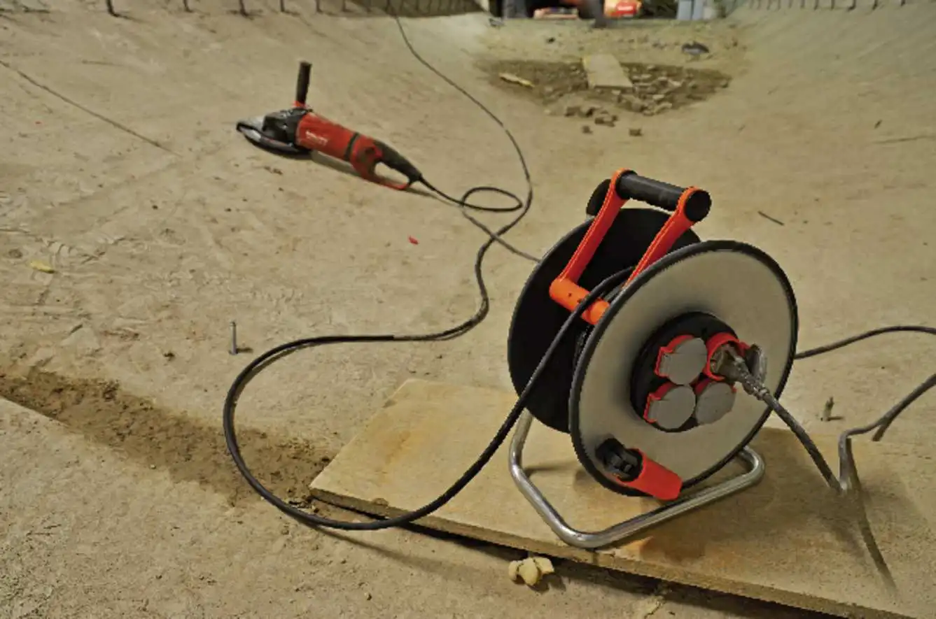 Brennenstuhl ProfessionalLINE 9192250100 ProfessionalLINE Enrouleur De Câble SteelCore IP44 25m H07RN-F 3G2,5 7 Brennenstuhl ProfessionalLINE 9192250100 ProfessionalLINE Enrouleur De Câble SteelCore IP44 25m H07RN-F 3G2,5 – Image 5