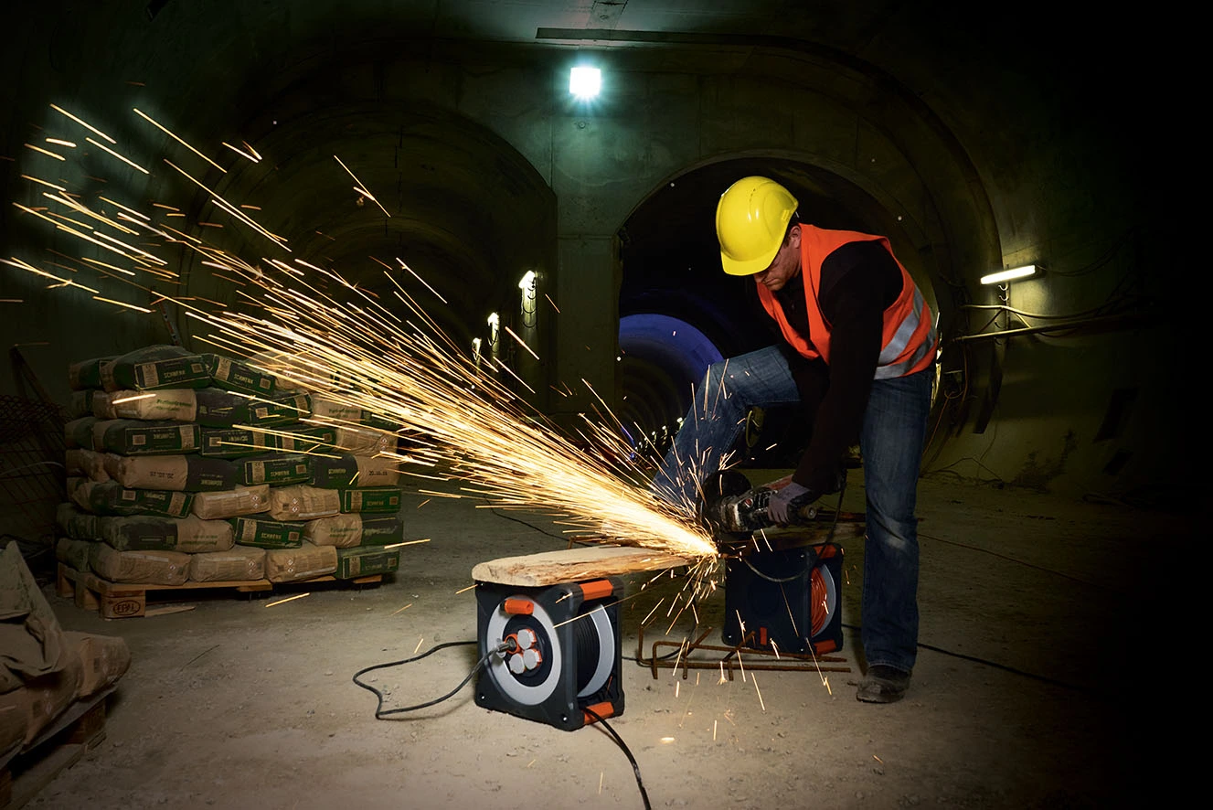 Brennenstuhl ProfessionalLINE 9201500200 Enrouleur De Câble BQ IP44 50m H07BQ-F 3G1,5 5 Brennenstuhl ProfessionalLINE 9201500200 Enrouleur De Câble BQ IP44 50m H07BQ-F 3G1,5 – Image 3