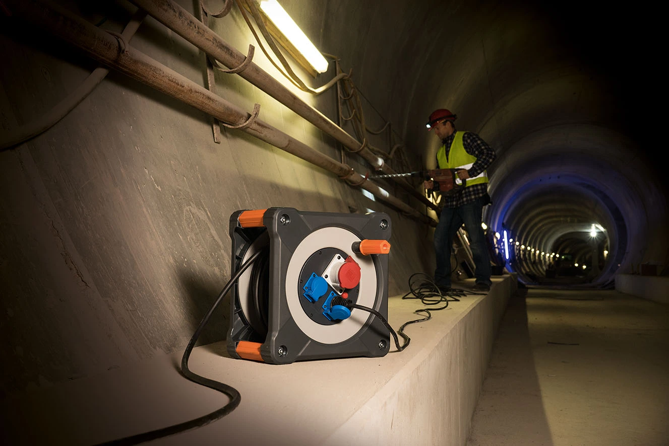 Brennenstuhl ProfessionalLINE 9222300100 Enrouleur De Câble CEE 1 IP44 30m H07RN-F 5G2,5 4 Brennenstuhl ProfessionalLINE 9222300100 Enrouleur De Câble CEE 1 IP44 30m H07RN-F 5G2,5 – Image 2